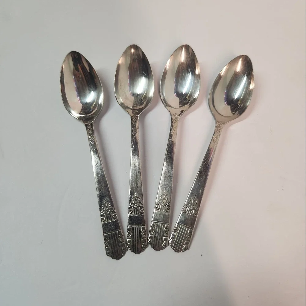 Wm A Rogers Oneida 1938 Silverplate set x 4 Teaspoons Harmony VTG